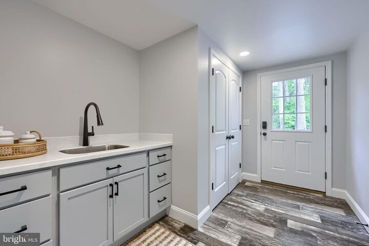 Property Photo:  142 River Road  PA 17565 