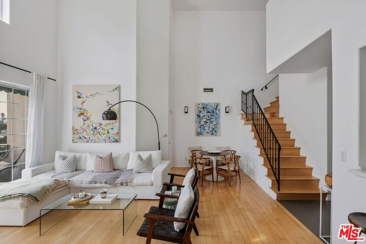 Property Photo:  930 N Doheny Dr  CA 90069 