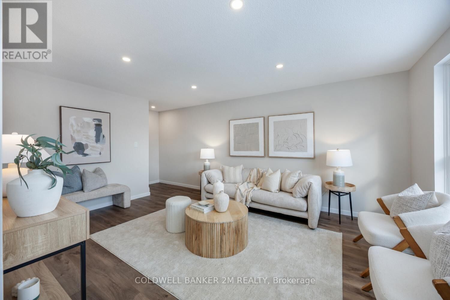 Photo de la propriété:  120 Nonquon Road 100  ON L1G 7E6 