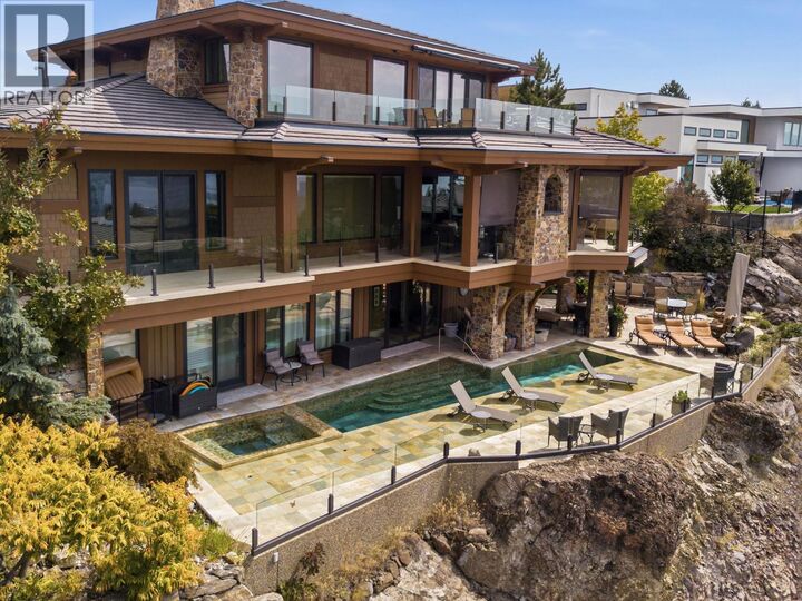Property Photo: 706 Highpointe Court BC V1V 2Y3