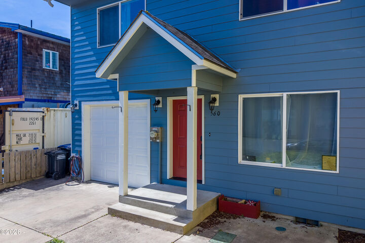 Property Photo:  560 NE Commercial Street  OR 97394 