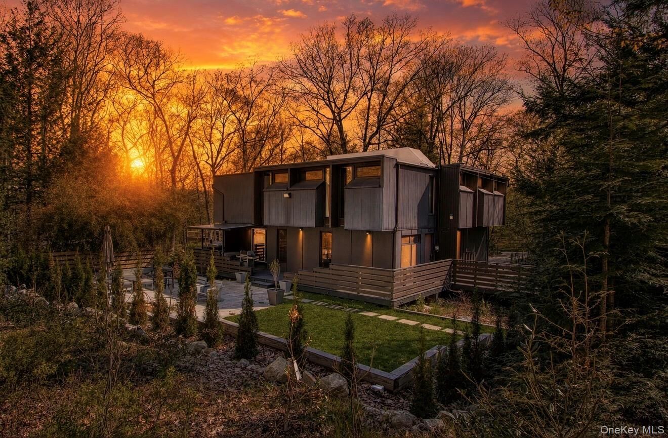 Property Photo:  20 Fawn Hill Road  NY 10987 