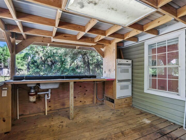 Property Photo: 3861 Cr 519 FL 33521