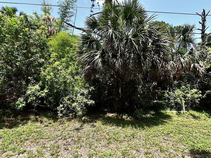 Property Photo:  Glenwood Avenue  FL 34229 