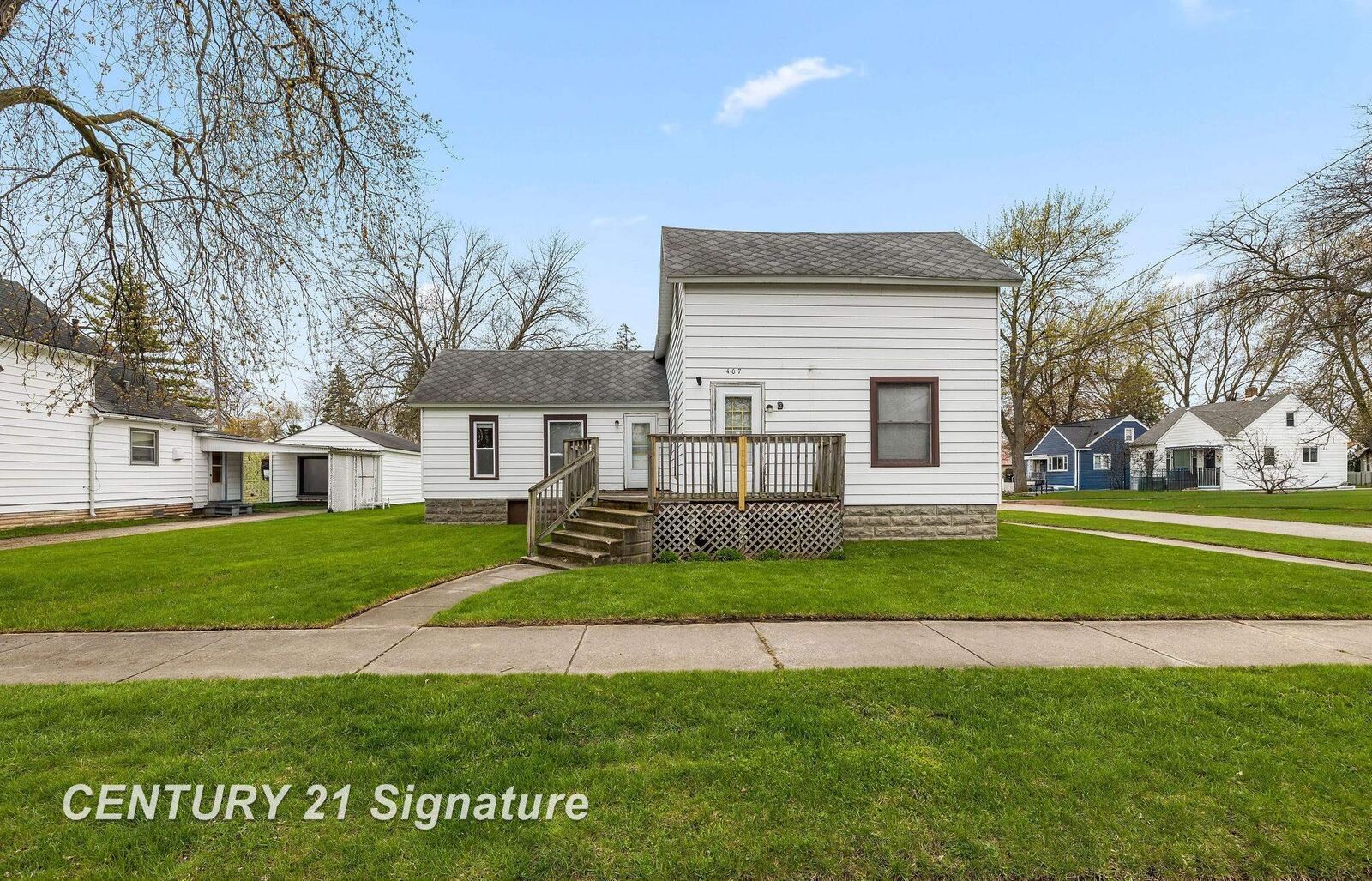 Property Photo:  407 Ottawa Street  MI 48706 