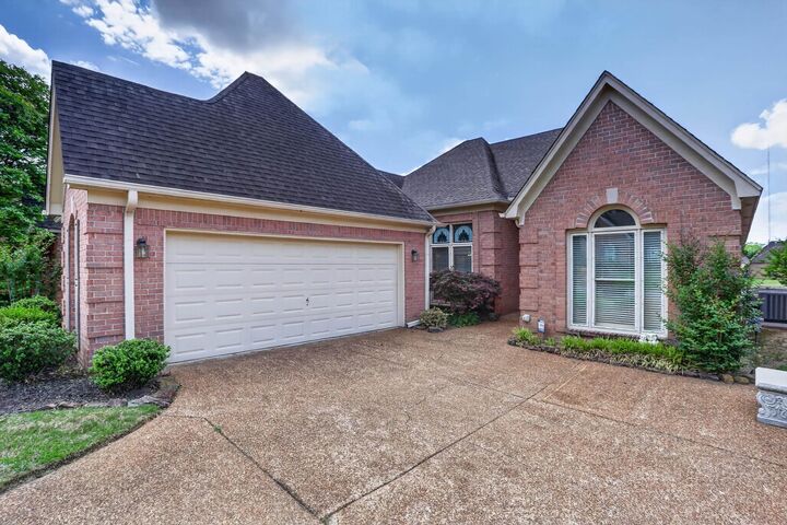 Property Photo:  1037 Mirror Lake Dr  TN 38018 