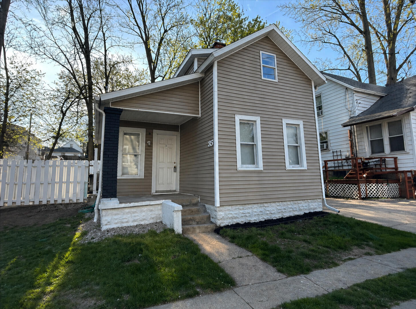 Property Photo:  35 Inlet Place NE  MI 49503 