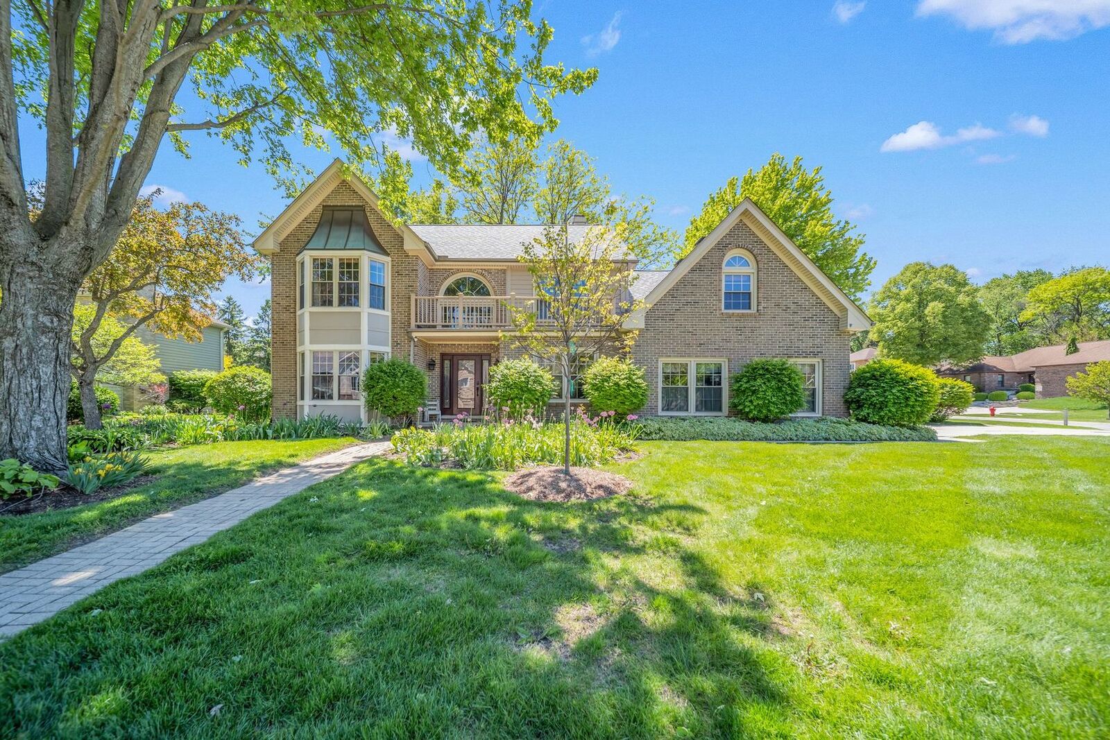 Property Photo:  323 Ford Lane  IL 60103 