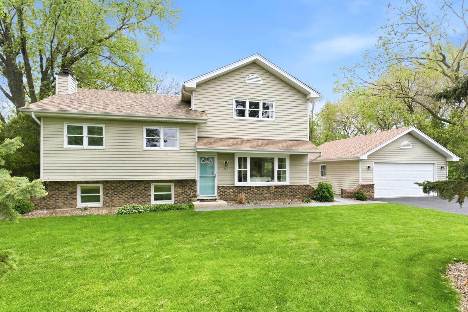 Property Photo:  0N717 Knollwood Drive  IL 60187 