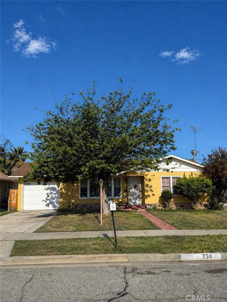 Property Photo:  434 S Harvard Street  CA 92543 