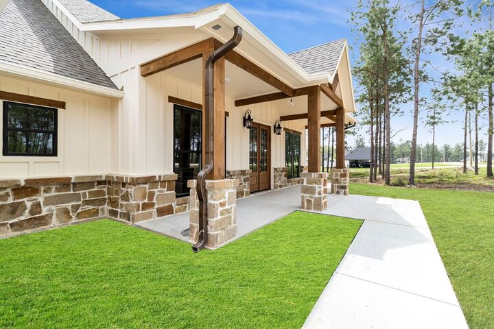 Property Photo:  139 Bonfire Bend  TX 77351 