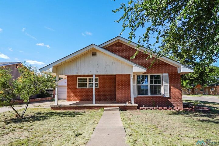 Property Photo:  900 W 16th Lane  NM 88130 