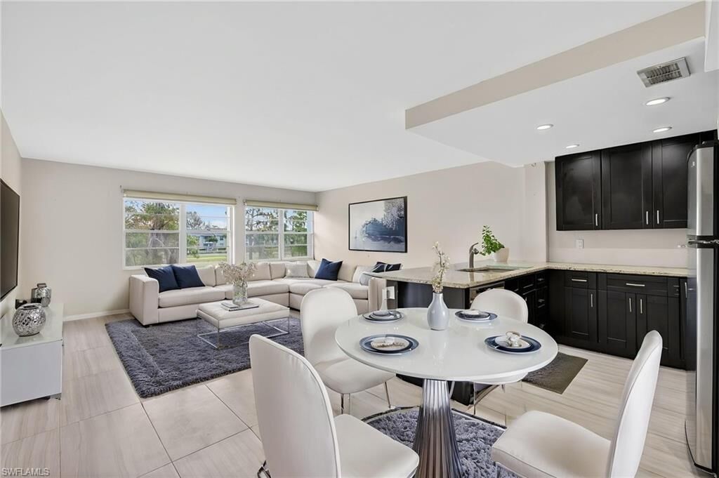 Property Photo:  1084 Forest Lakes Dr 7205  FL 34105 