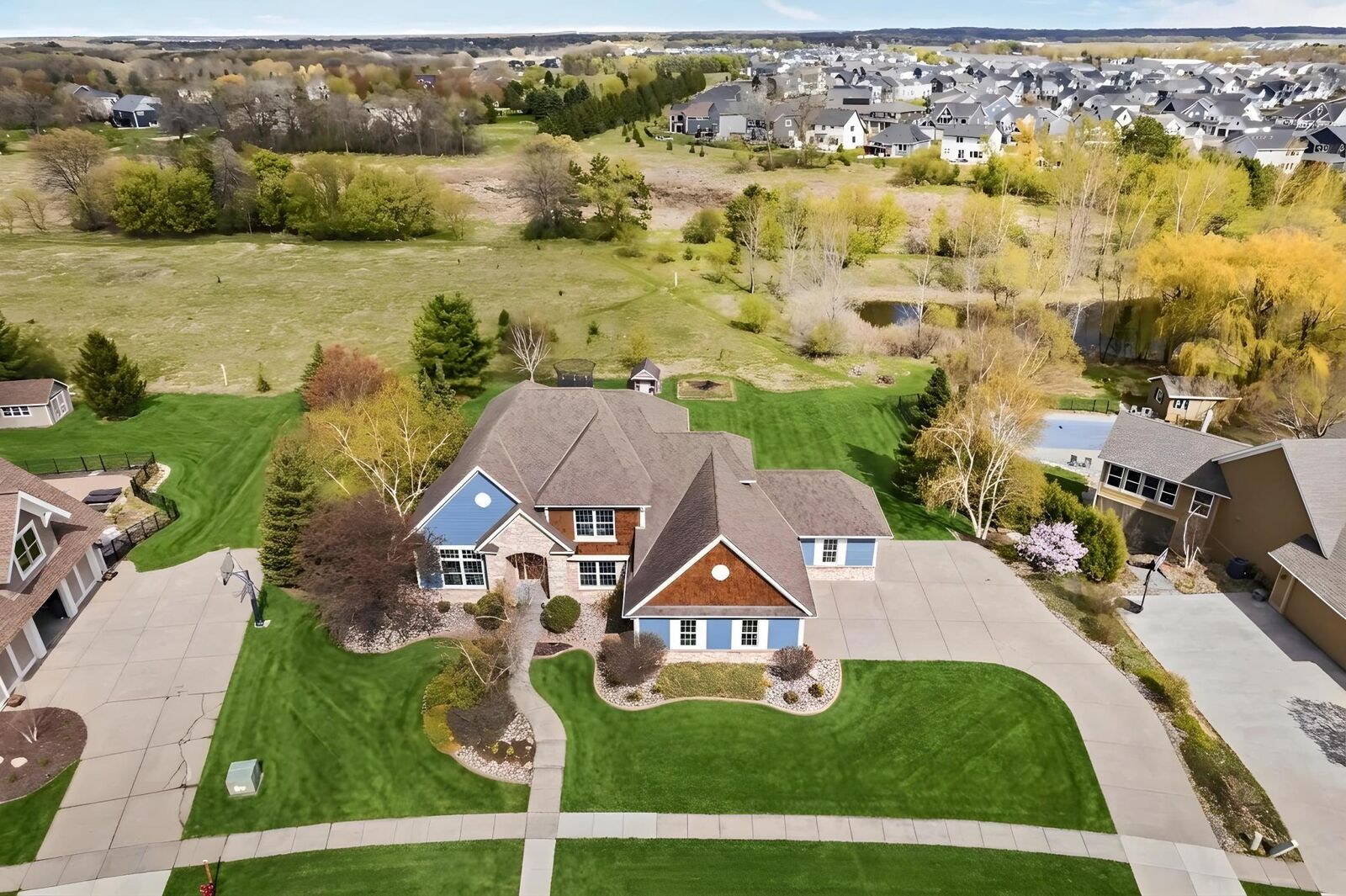 Property Photo: 4009 Kindred Way MN 55042