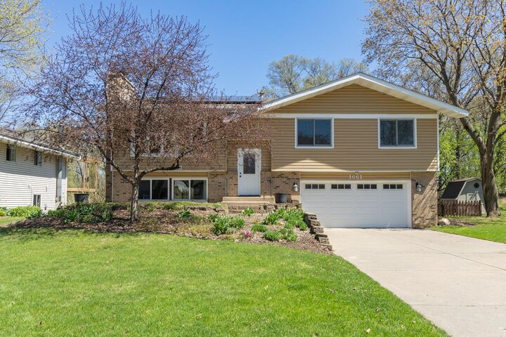 Property Photo: 1661 Hilo Avenue N MN 55128