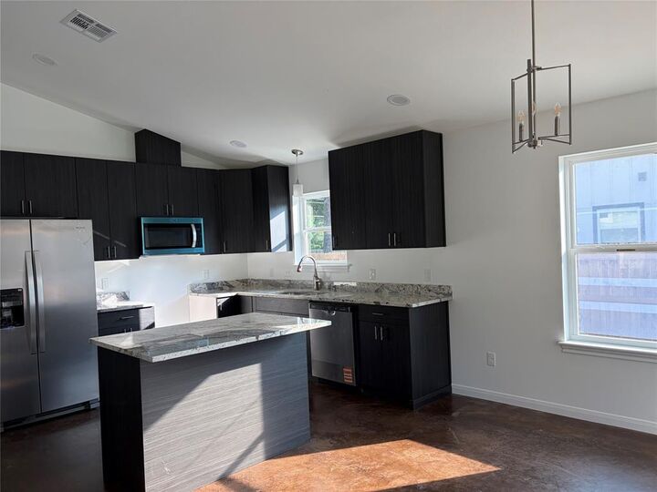 Property Photo:  1025 Harlem Street  TX 76704 