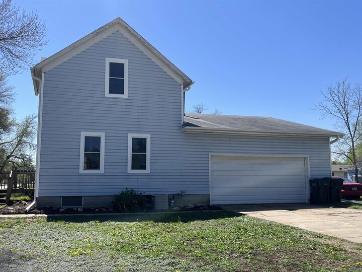 Property Photo:  213 2nd Street  NE 68030 