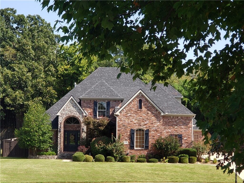 Property Photo:  2468 N Covington Park Boulevard  AR 72703 