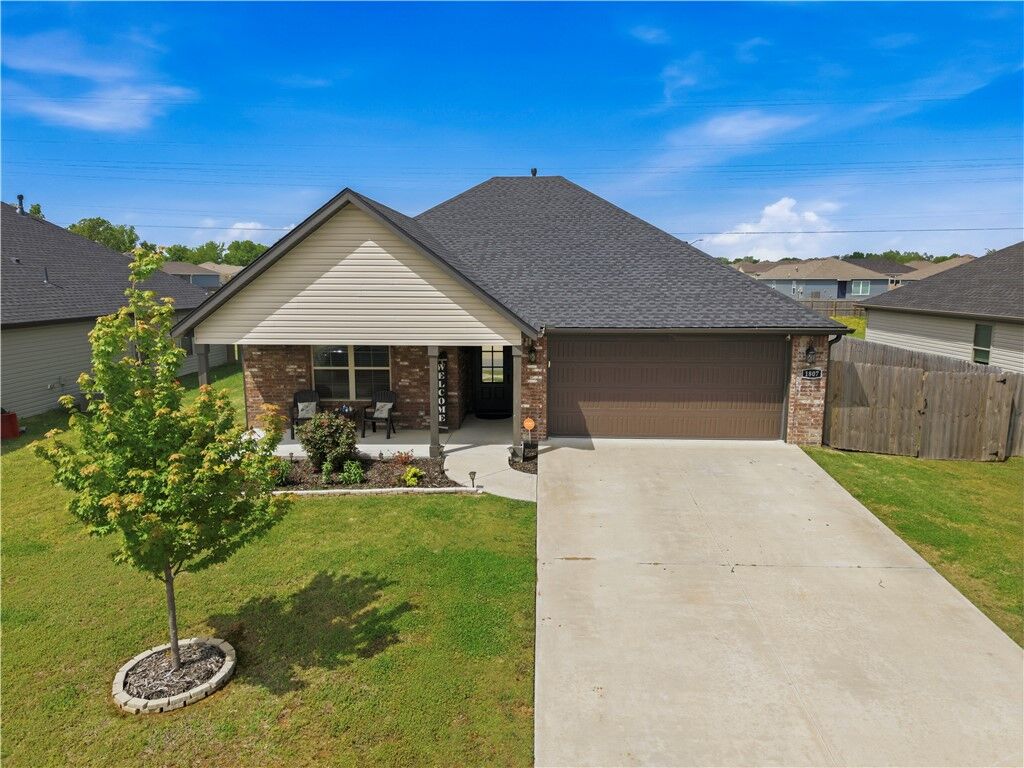 Property Photo: 1807 E Endura Park Drive AR 72761