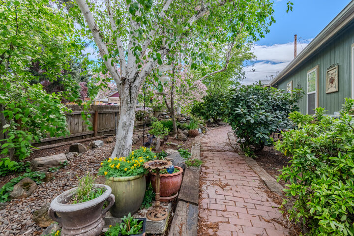 Property Photo:  110 W 5th Street  OR 97535 