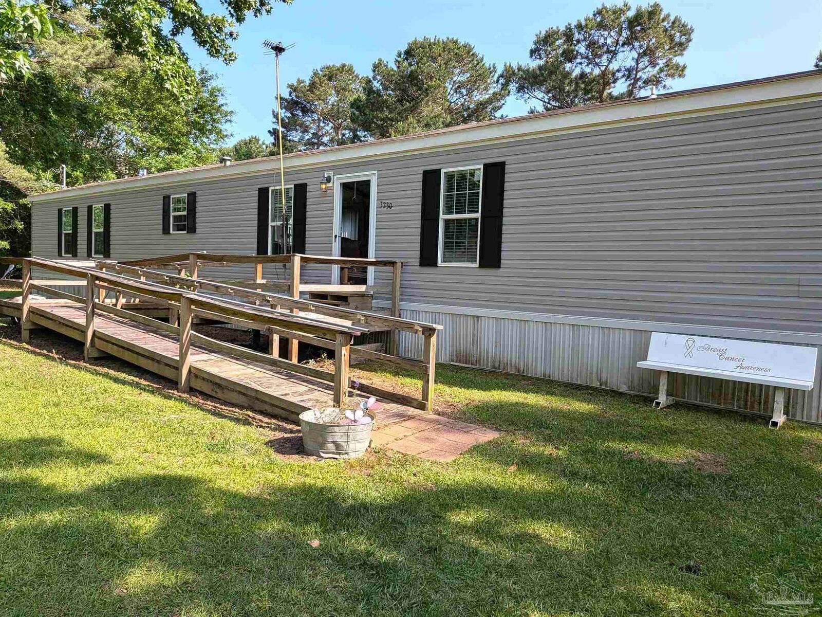 Property Photo:  3230 Mason Rd  FL 32568 