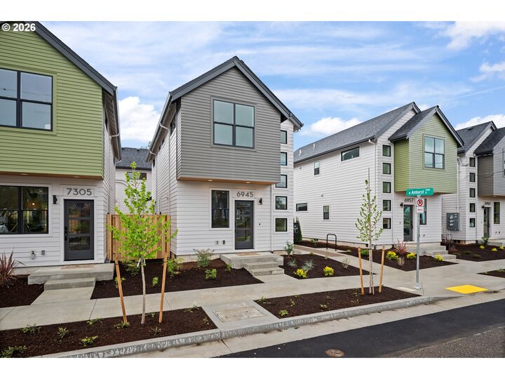 Property Photo:  6945 N Burr Ave  OR 97203 