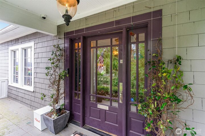 Property Photo:  3901 S Court Street  WA 98144 