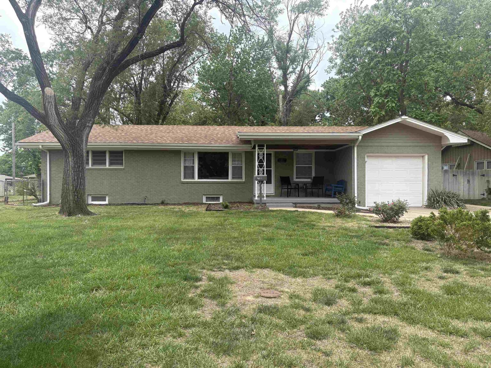 Property Photo: 711 N Valleyview St KS 67212