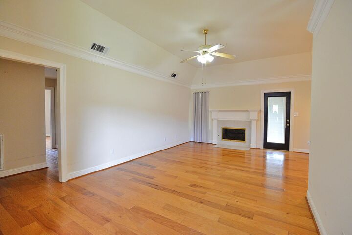 Property Photo:  4404 Highland Ave  TX 77632 