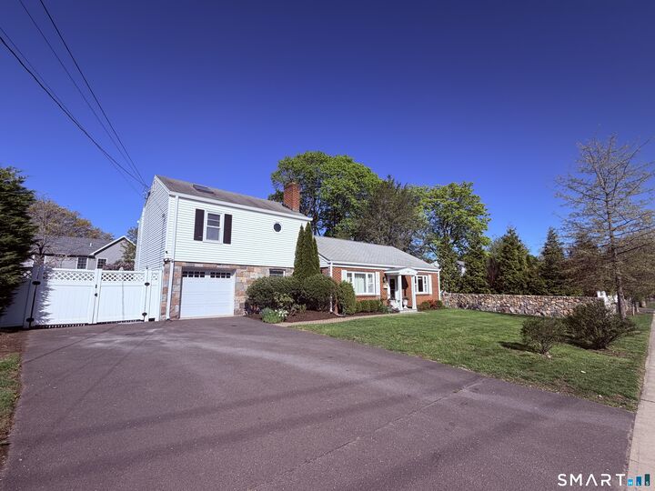 Property Photo:  140 Courtland Avenue  CT 06902 