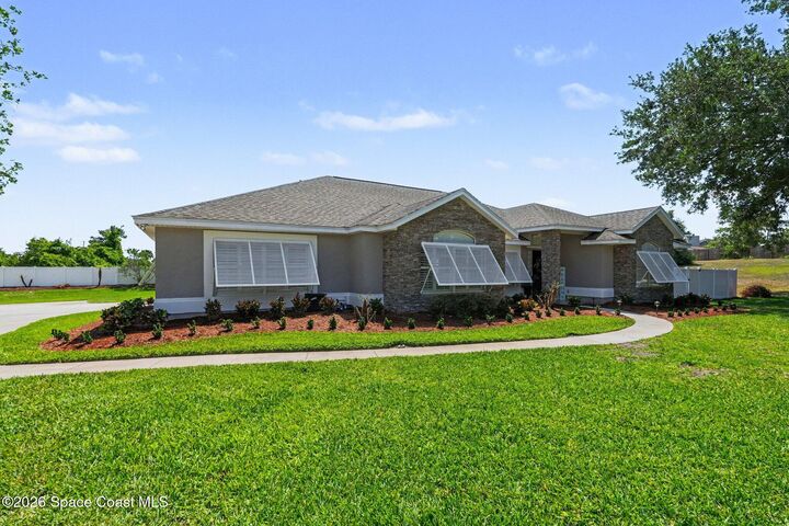 Property Photo:  3812 Woodhaven Court  FL 32796 
