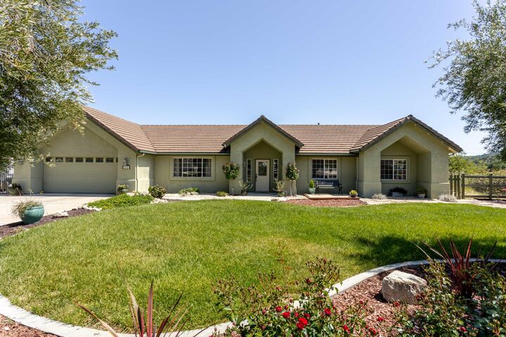 Property Photo: 155 Eagle Creek Court CA 93422