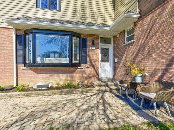 Property Photo:  214 Folkstone Crescent  ON L6T 3N6 
