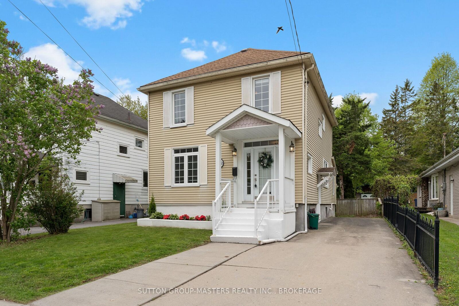 Property Photo:  52 Pembroke Street  ON K7L 4N4 