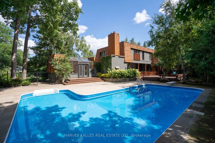Property Photo: 23 Royal Oak Drive ON L4N 7S5
