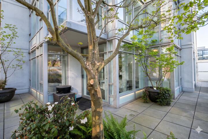 Property Photo: 480 Robson Street 402 BC V6B 1S1
