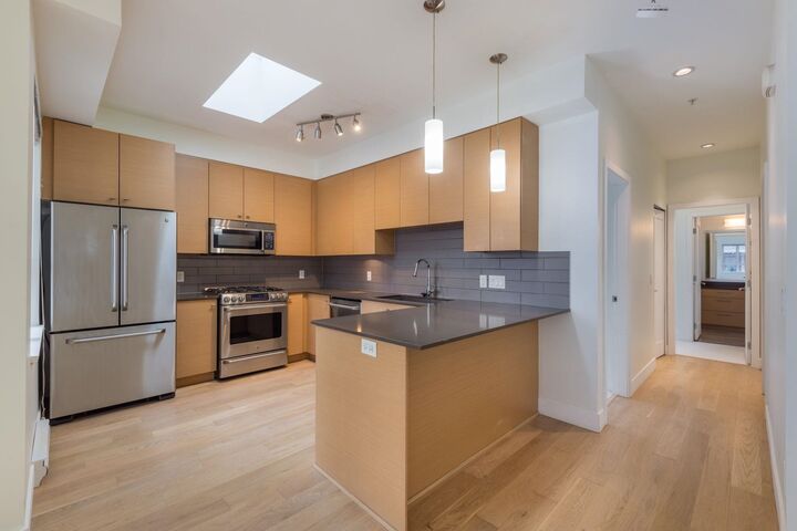 Property Photo: 260 Ewen Avenue 202 BC V3M 0J1