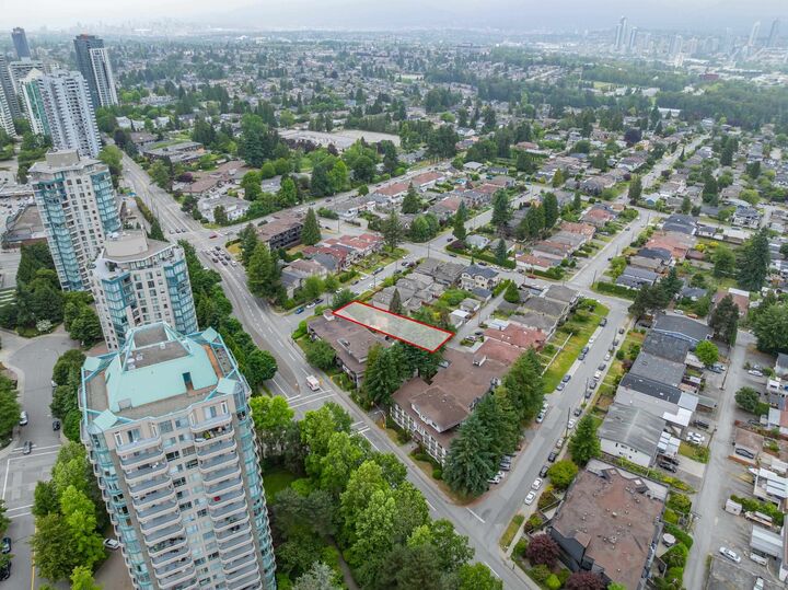 Property Photo: 5864 Pioneer Avenue BC V5H 2X7