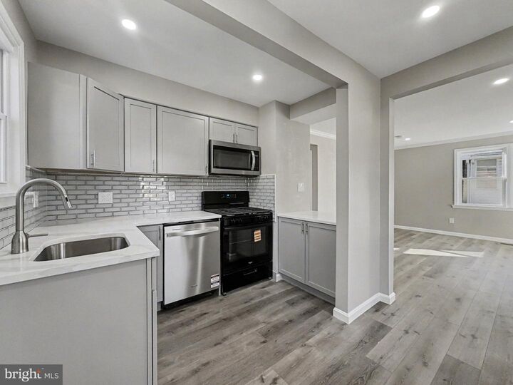 Property Photo:  