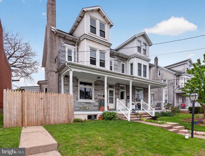 Property Photo:  32 E Franklin Street  PA 19562 