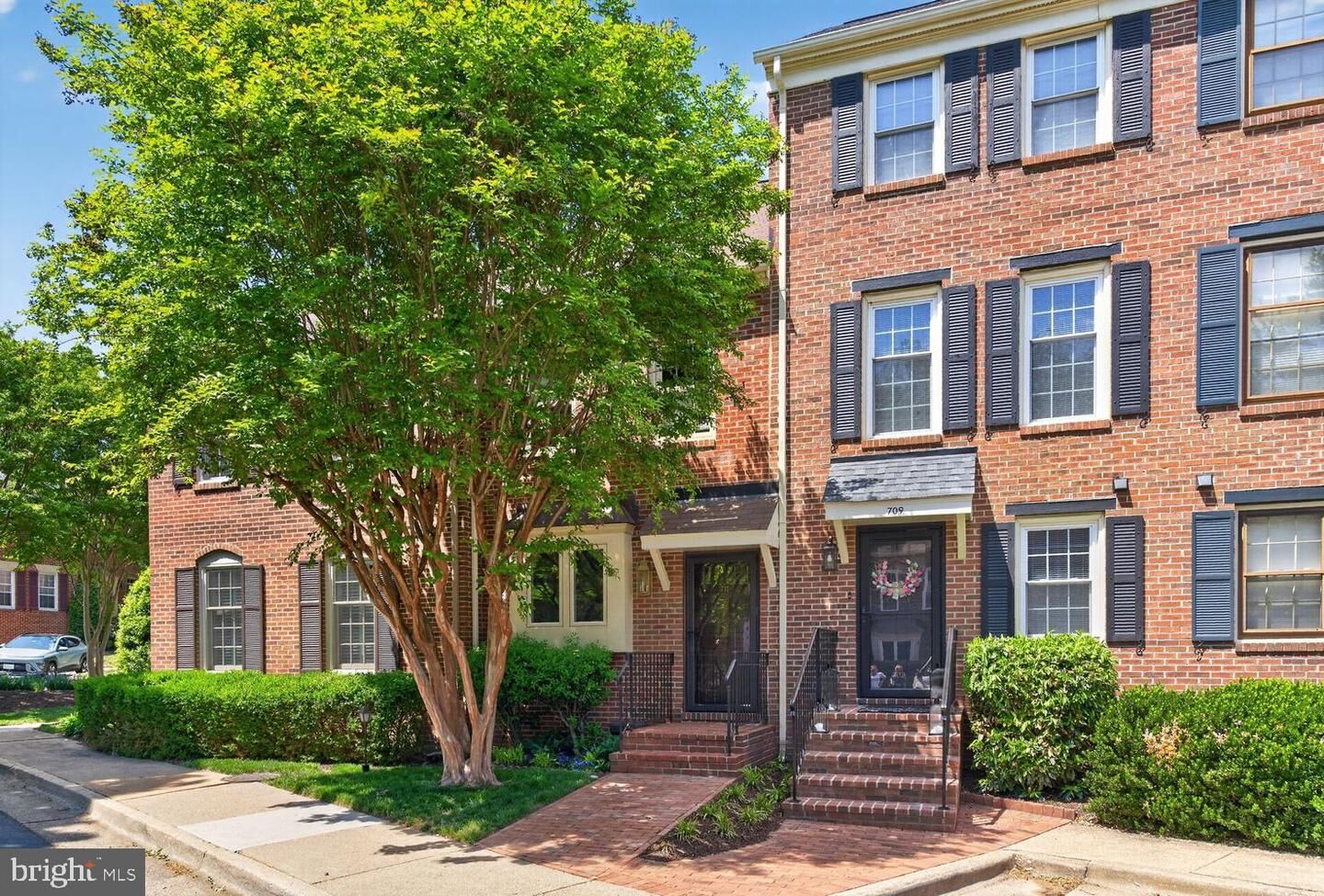 Property Photo:  711 W Abingdon Court  VA 22314 