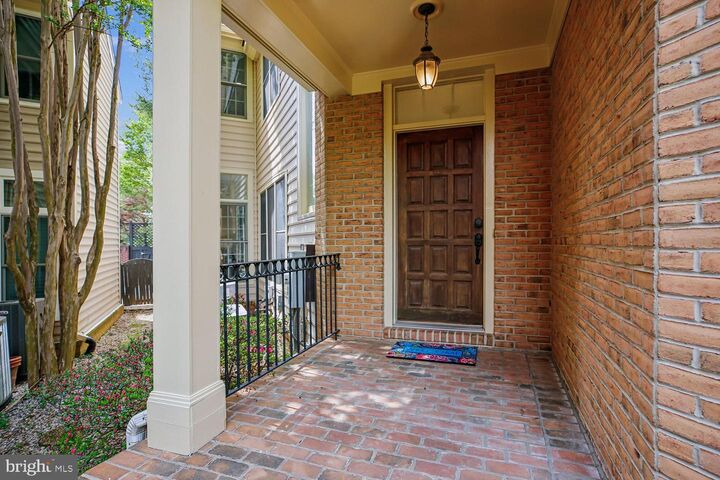 Property Photo:  7940 Turncrest  MD 20854 