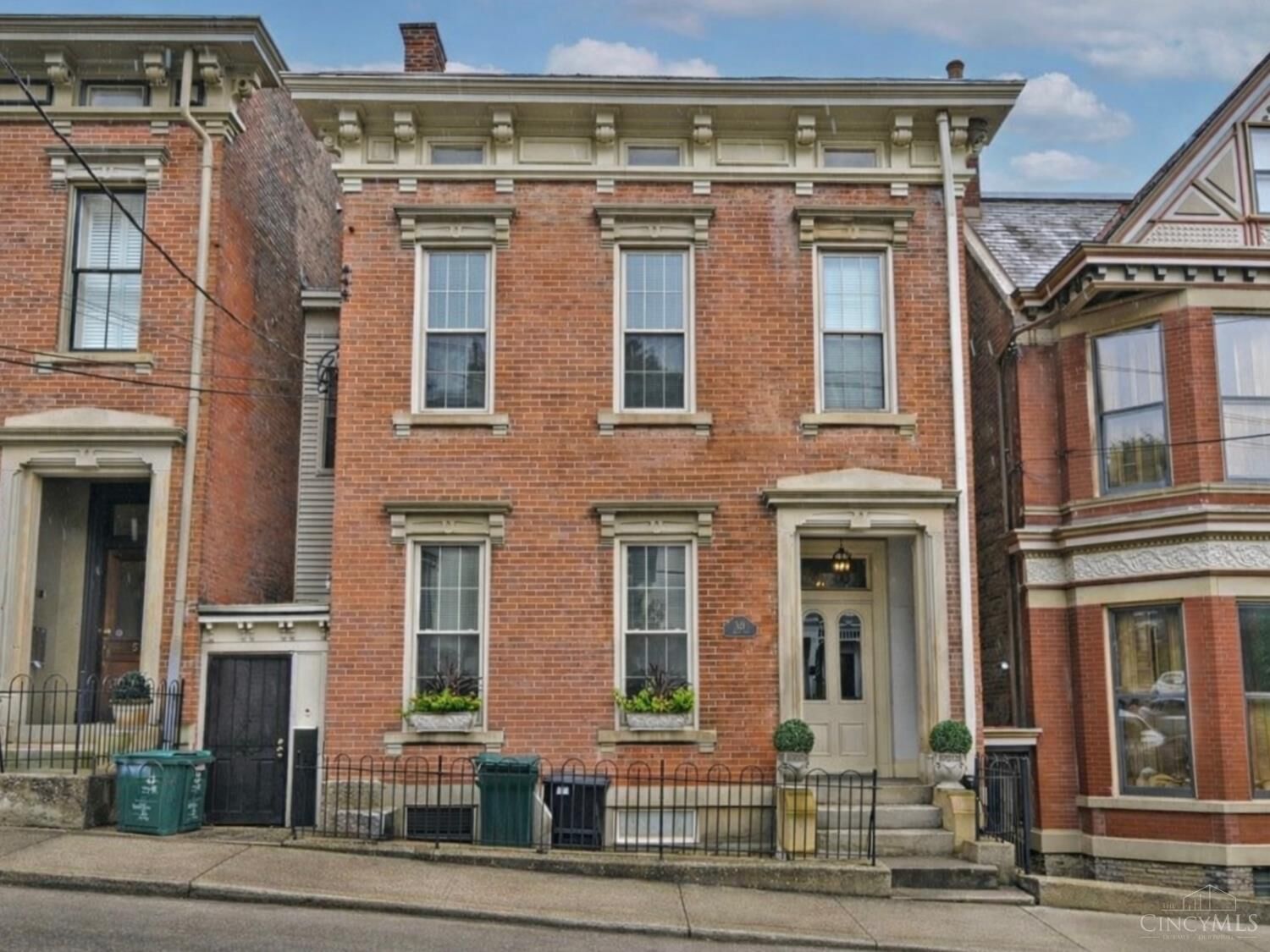 Property Photo:  521 Liberty Hill  OH 45202 
