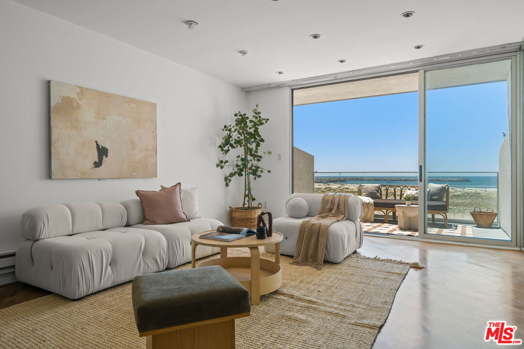 Property Photo:  6 Voyage St, Unit 204  CA 90292 