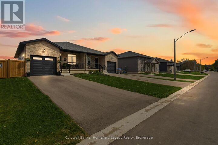 133 Egan Avenue — photo 1
