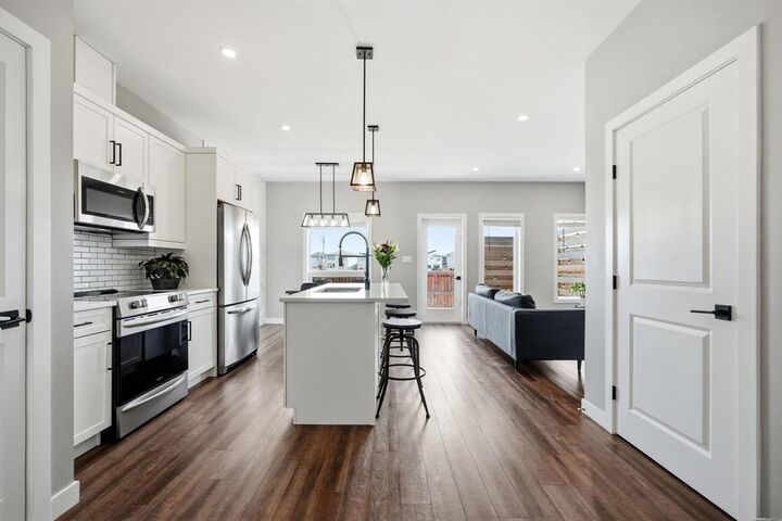 Property Photo:  200 Skyline Drive  MB R3Y 2A3 