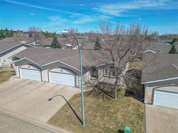 Property Photo:  12 Horizon Place  MB R7C 1C2 