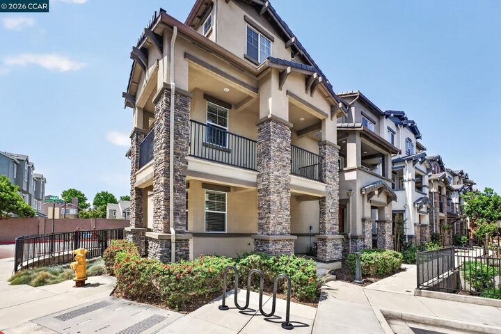 Property Photo:  24552 Autumn Mist Way  CA 94544 