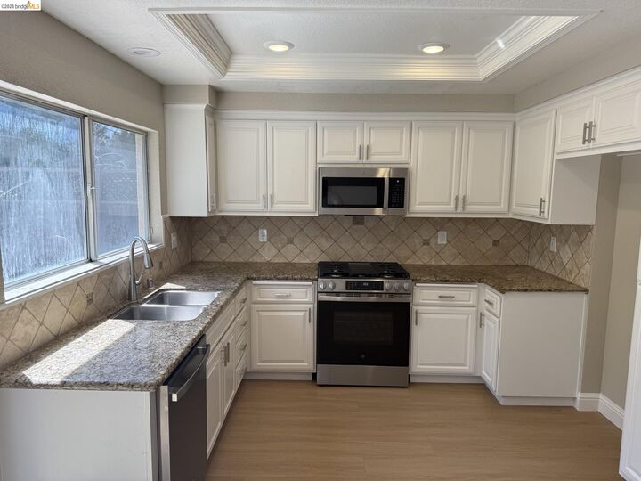 Property Photo: 5029 Bridle Way CA 94531