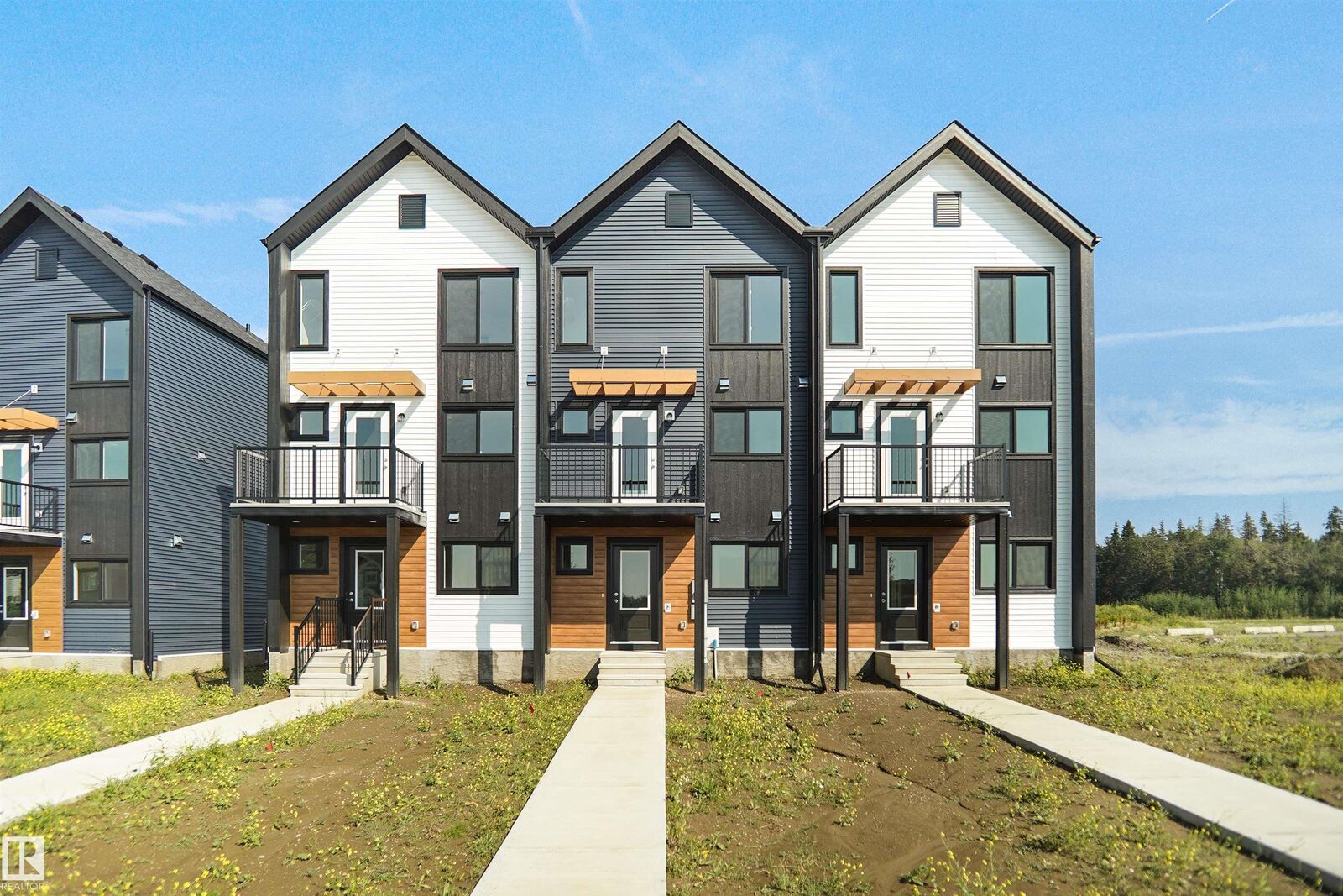Property Photo: 120 Copperhaven Drive AB T8L 1R8